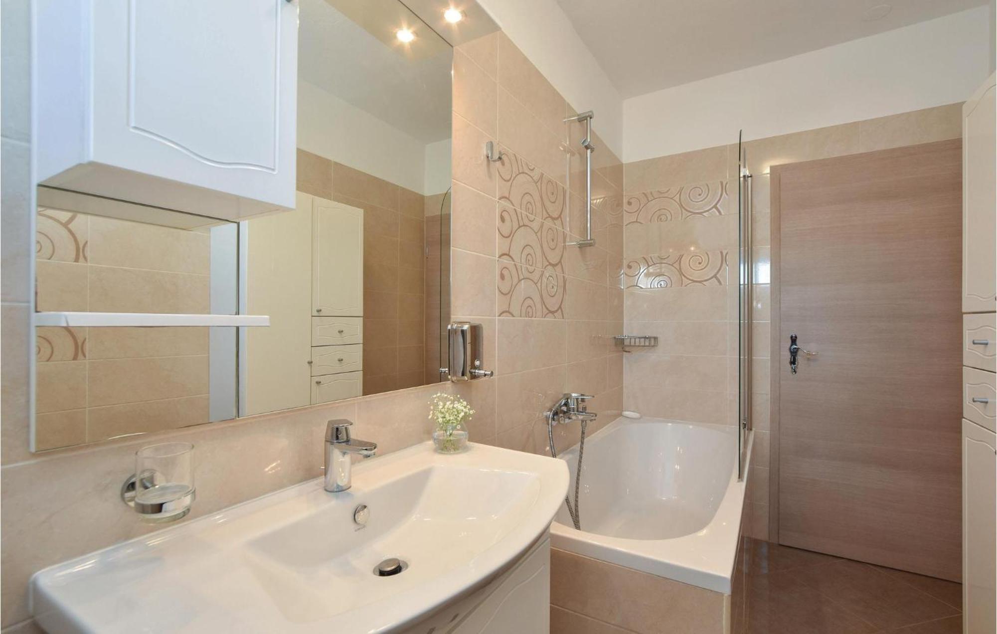 Lovely Home In Split With Jacuzzi Exterior photo
