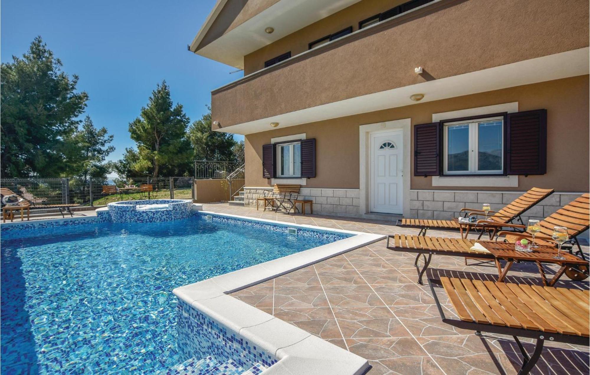 Lovely Home In Split With Jacuzzi Exterior photo