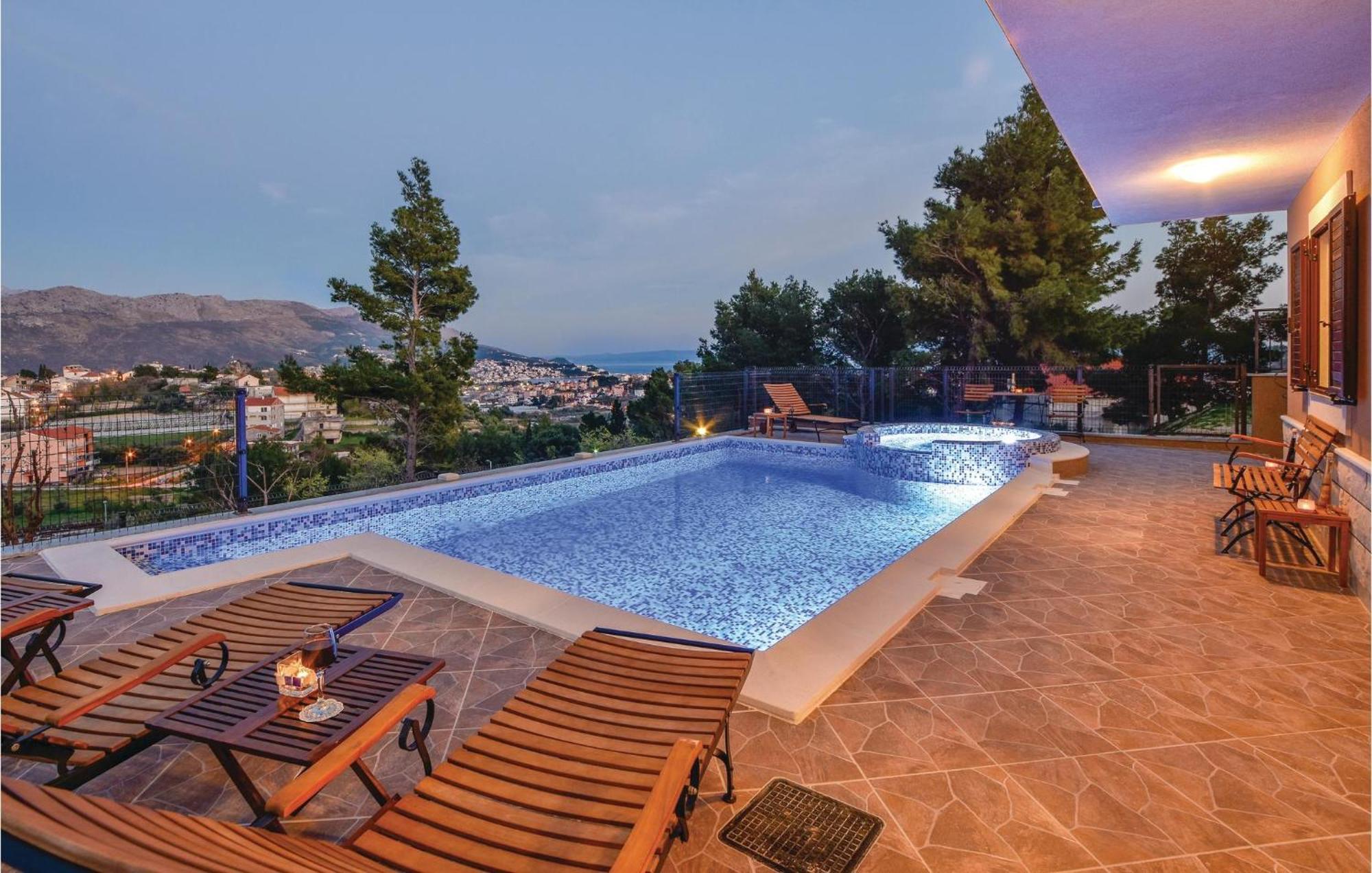 Lovely Home In Split With Jacuzzi Exterior photo