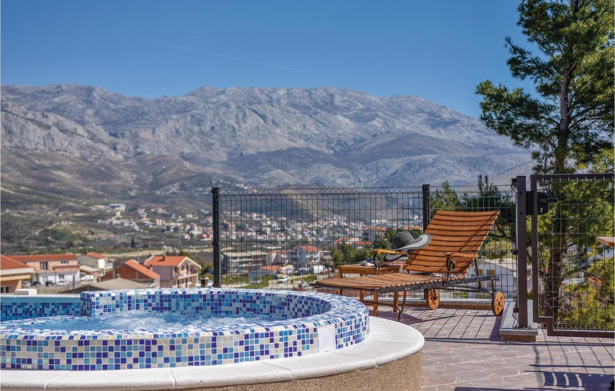 Lovely Home In Split With Jacuzzi Exterior photo