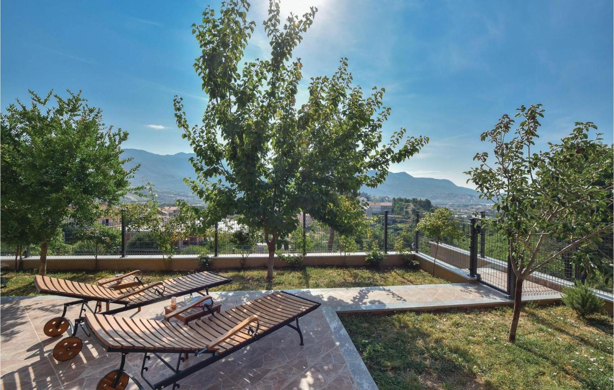 Lovely Home In Split With Jacuzzi Exterior photo