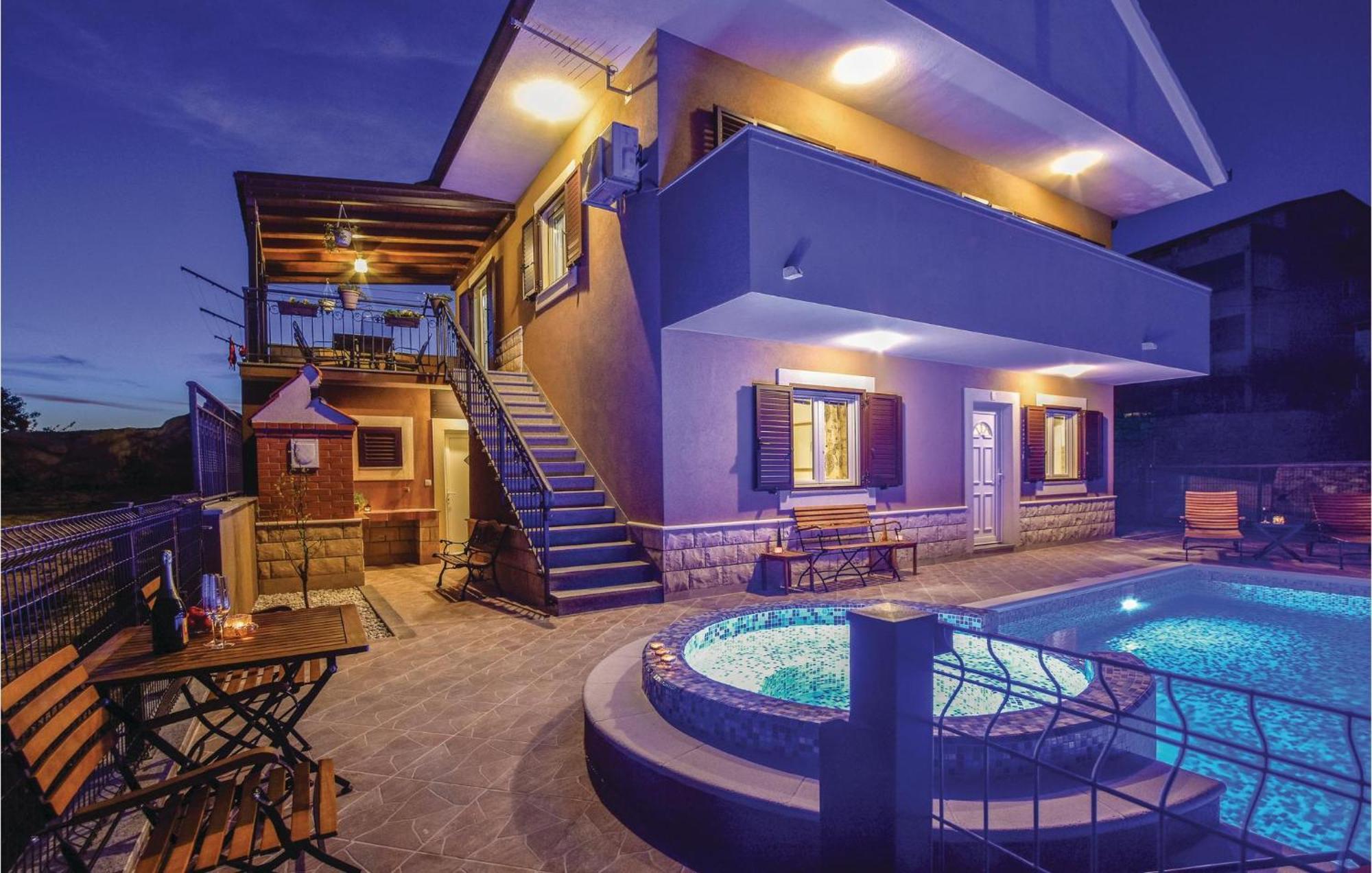 Lovely Home In Split With Jacuzzi Exterior photo