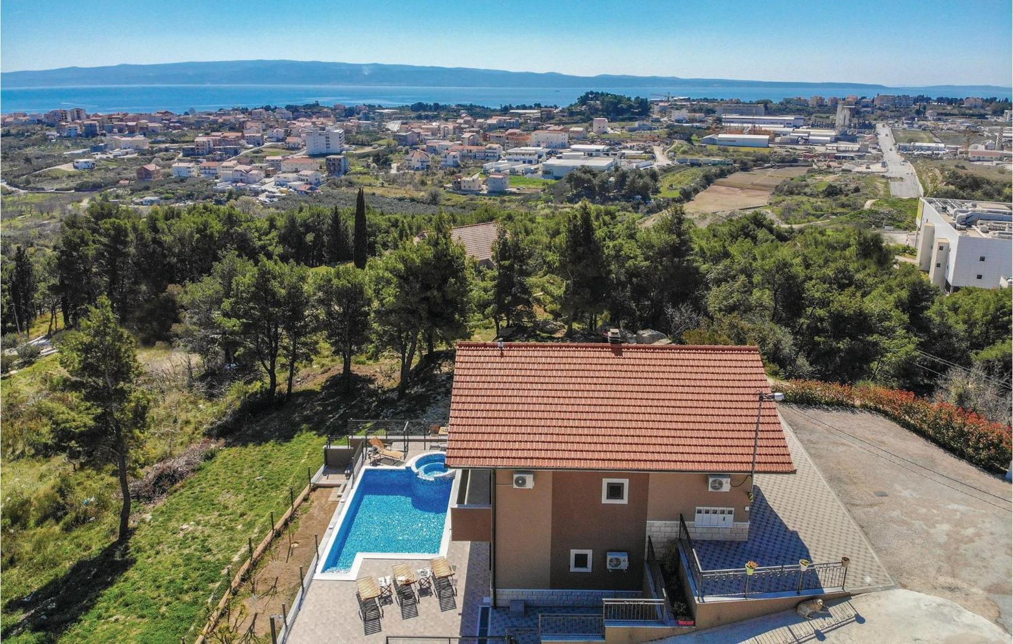 Lovely Home In Split With Jacuzzi Exterior photo