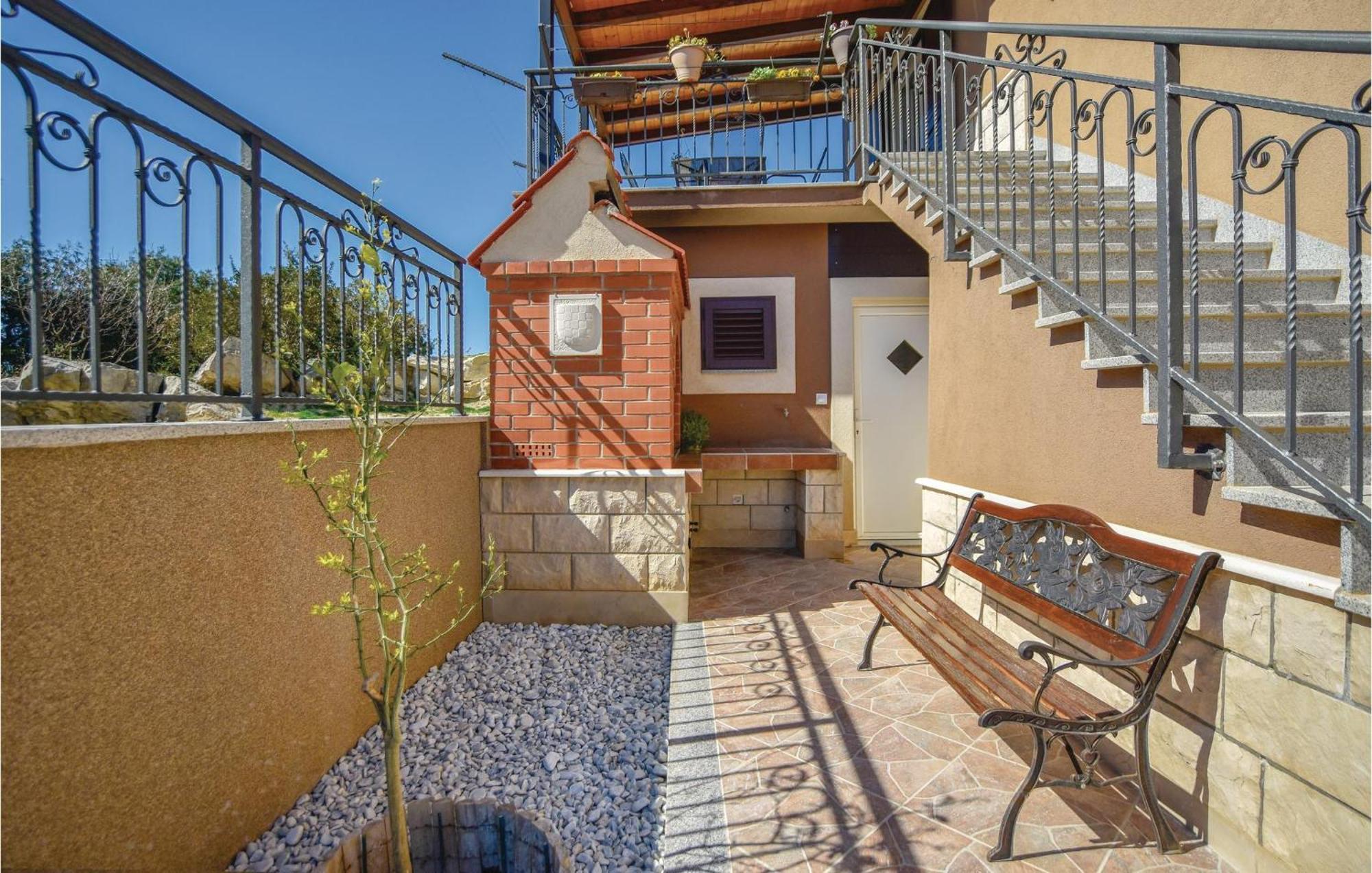 Lovely Home In Split With Jacuzzi Exterior photo